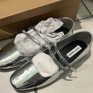 Steve Madden size 9 Metallic Silver Flats